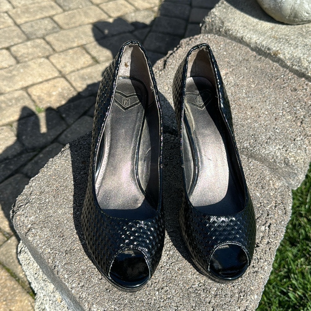 Madeline~Gabean~Peep Toe~Black~3 1/2” High Heels~Womens~Size 8M~BR
